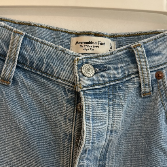 Abercrombie & Fitch The Dad 7” High Rise Shorts - Picture 2 of 3